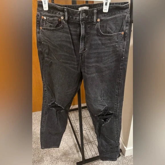 AE77 Distressed Mom Jeans- sold out online! - Picture 1 of 4